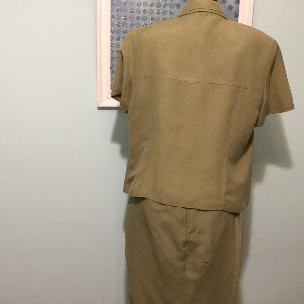 Women Suit - Picture 5 of 6